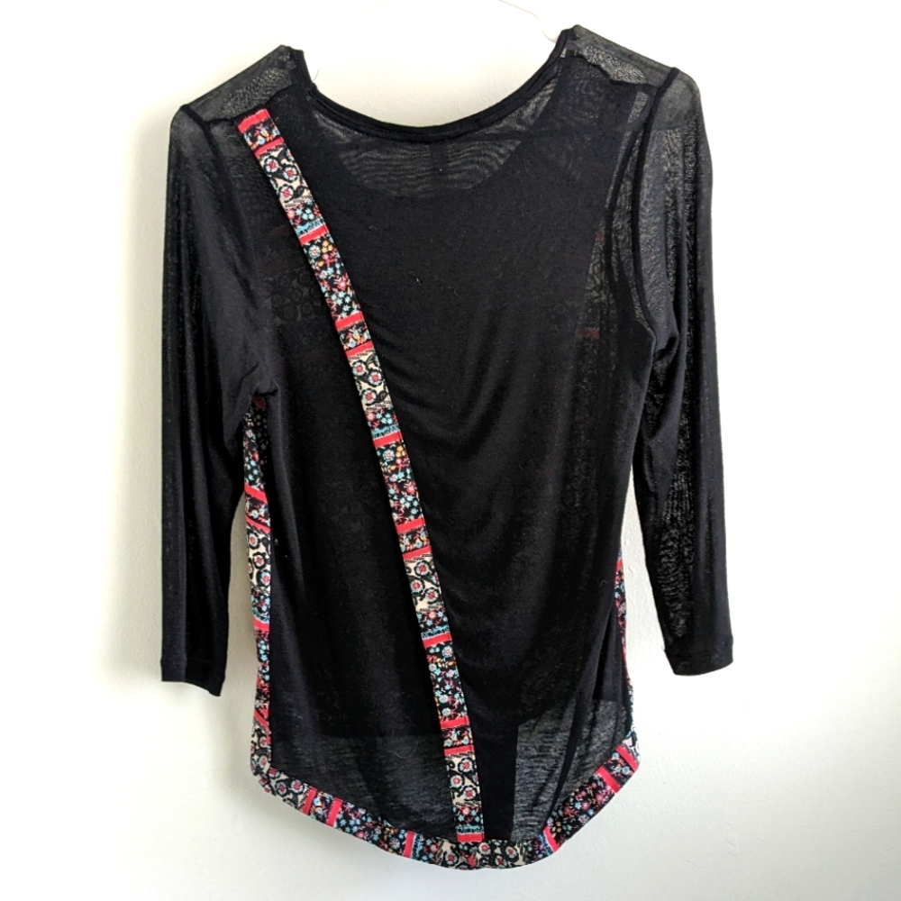 Peekaboo Back 3/4 Sleeve Top - Xhilaration
